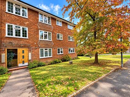Lyn Court, Ferndown Close, Guildford, Surrey, GU1