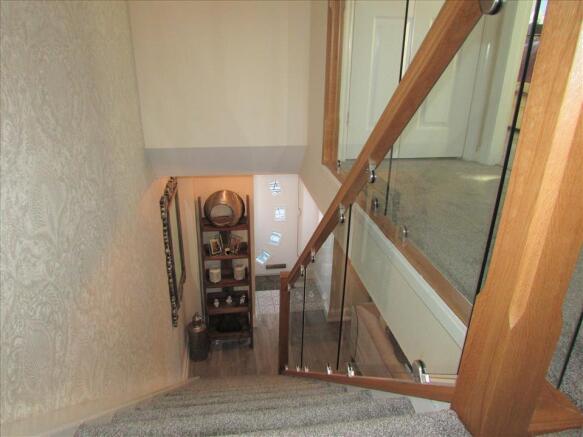 FIRST FLOOR LANDING