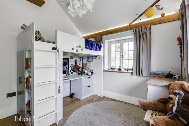 23 Bedroom.jpg