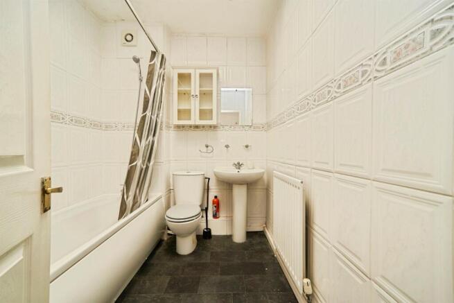 2 bed Apartment for sale Image 8