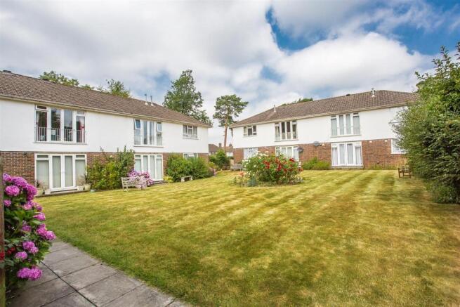 flat-courtlands-crescent-banstead-1019.jpg