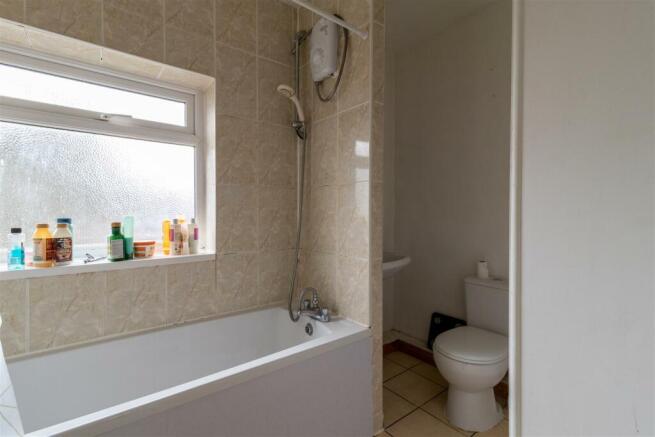 5 bed House to rent Image 9