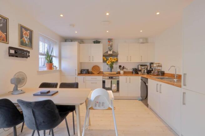 3 bed Semi-Detached for sale Image 6