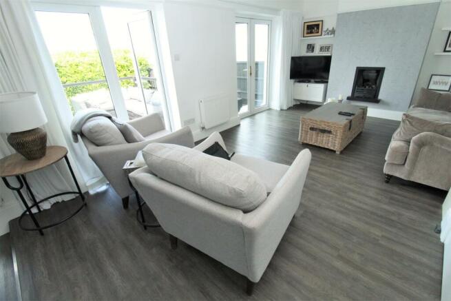 LivingRoom2.JPG