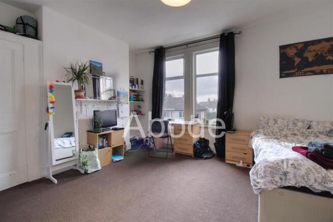 5 bed House to rent Image 4