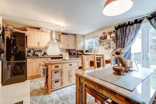 4 bed Town House for sale Image 12
