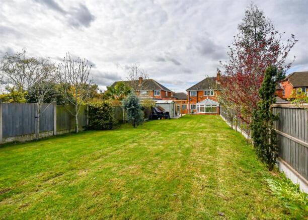 110 Wombourne Park-11.jpg