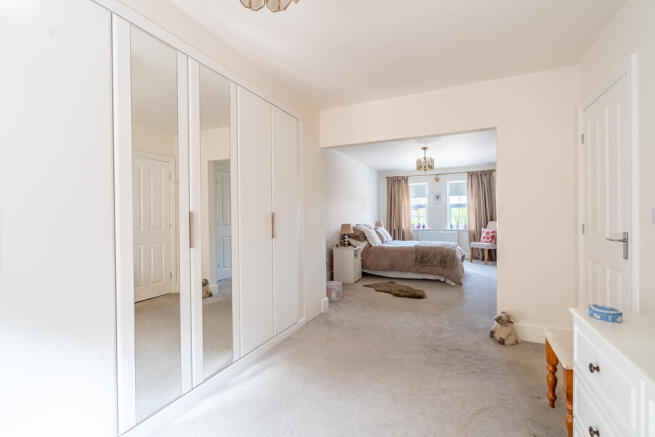 4 bed Detached for sale Image 10
