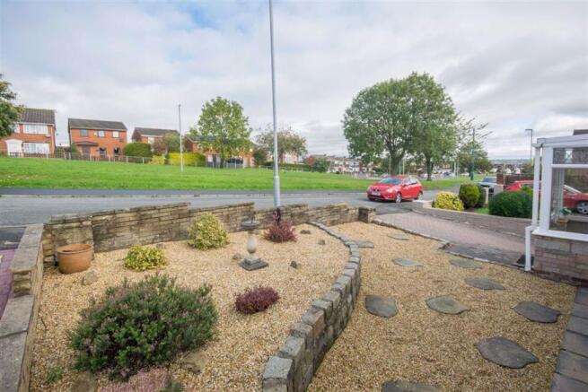 FRONT GARDEN