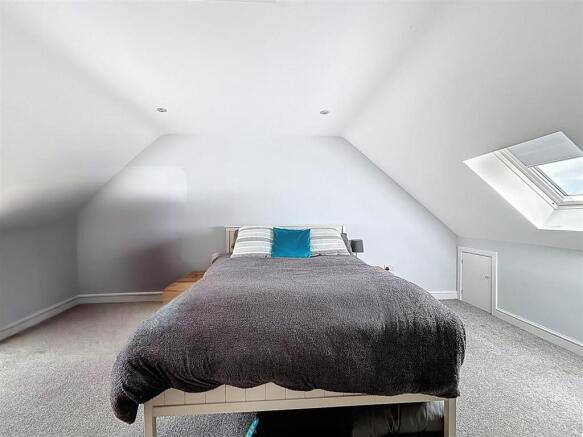 4 bed Semi-Detached for sale Image 7