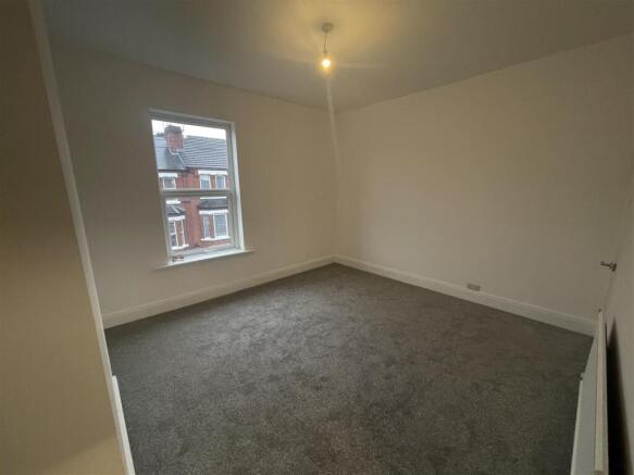 2 bed Terraced to rent Image 4