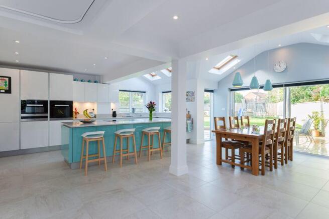 Kitchen / Dini...