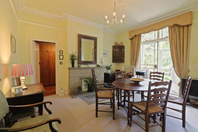 5 bed Detached for sale Image 11