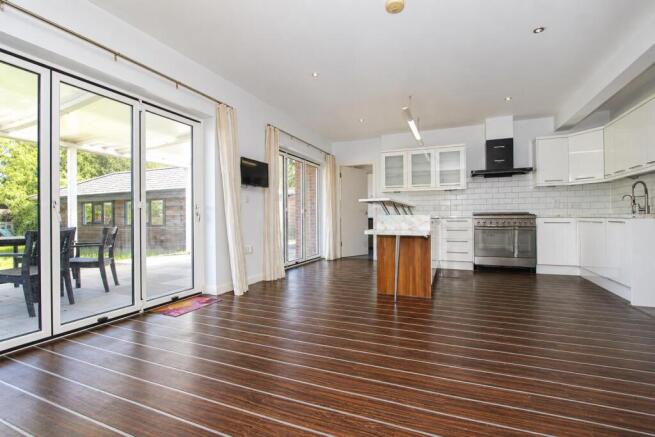 Roundwood Way, Banstead photo 4