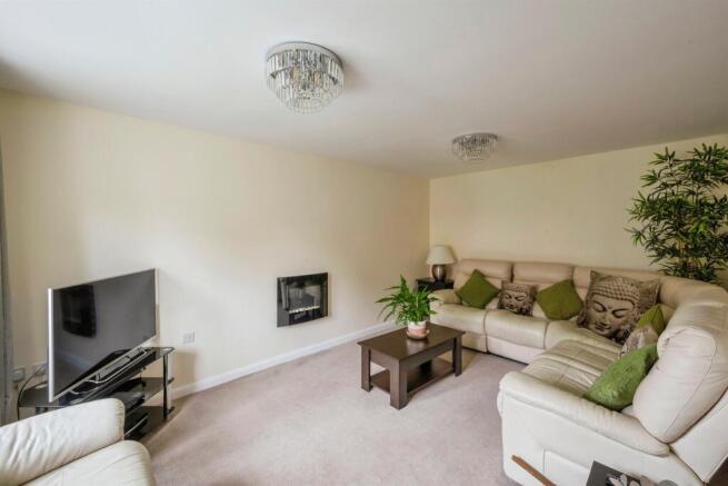 4 bed Detached for sale Image 6