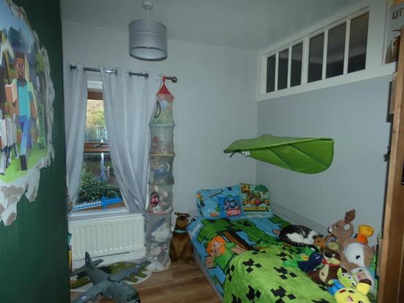 BEDROOM 2