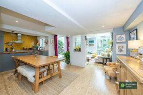 Flat Basement, 19, Loftus Road, London W12 7EH