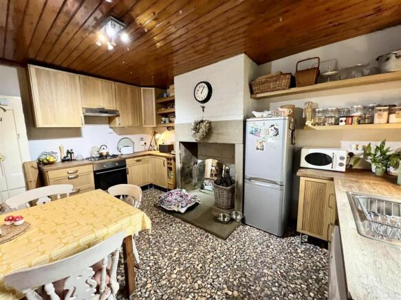 OPEN-PLAN DINING KITCHEN