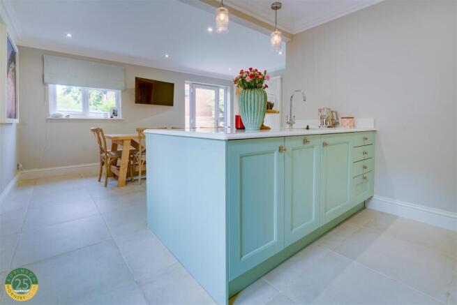Kitchen 2.jpg