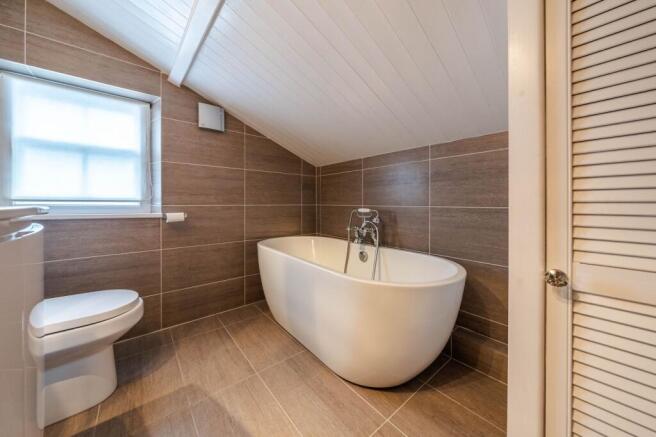 Rear Bedroom en-suite