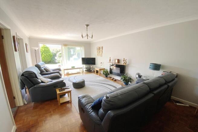 Lounge/Dining Rm