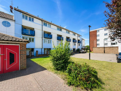 Harlech Gardens, Heston, TW5