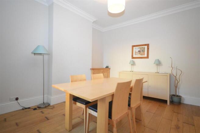3 bed Terraced to rent Image 4