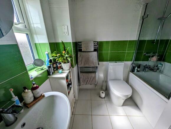 ensuite bath.jpg