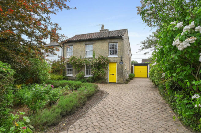 3-bed semi-detached on High Street, Woodbridge, IP13 6, £400,000