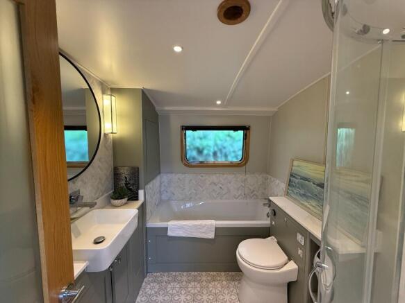 Ash Island, East Molesey, Surrey, KT8 photo 4