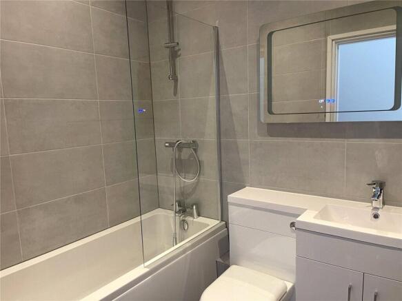 2 bed Apartment to rent Image 10