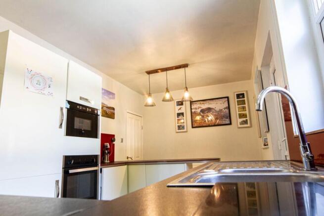 3 bed Semi-Detached for sale Image 10