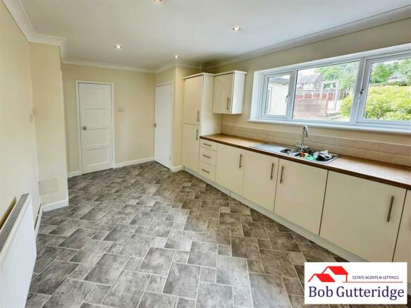 FITTED KITCHEN/DINING ROOM