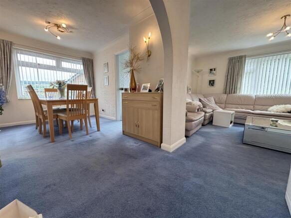 4 bed Semi-Detached for sale Image 11