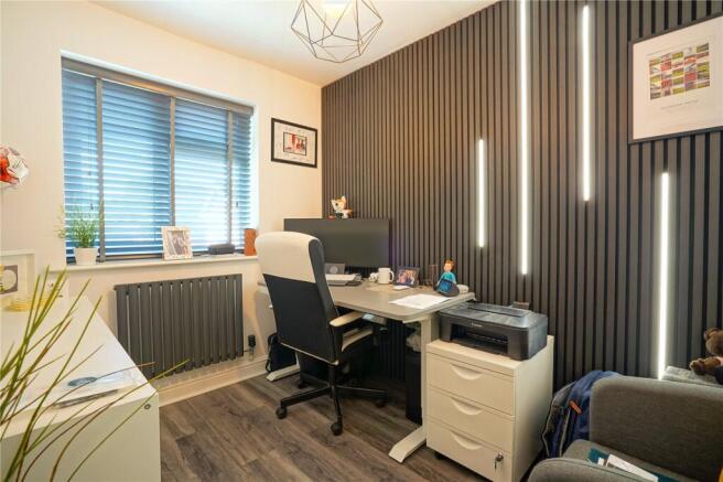 4 bed House for sale Image 11