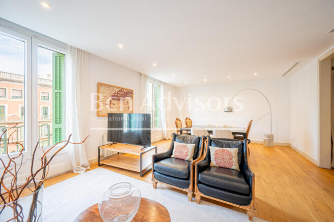 Exclusive-renovated-property-in-a-Modernist-bui...