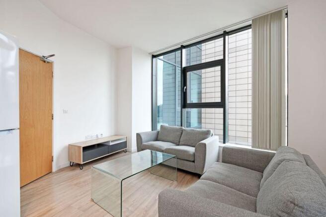 2 bed Apartment to rent Image 6