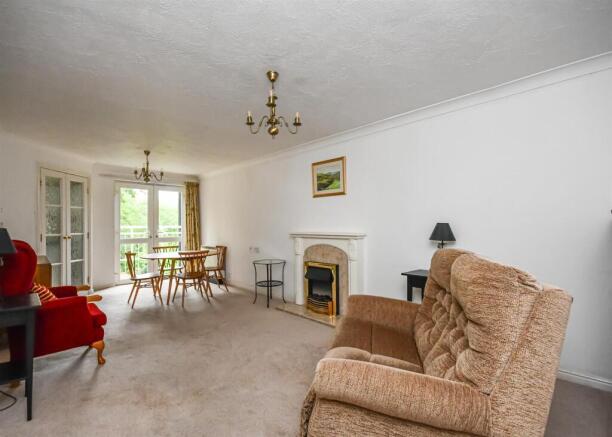 Flat 12 Lavington Court-6.jpg