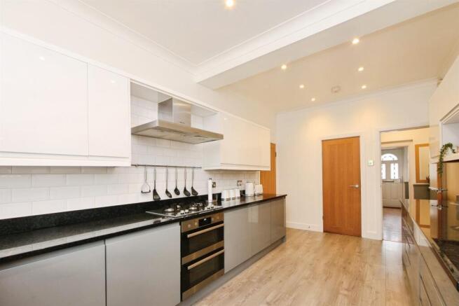 4 bed Semi-Detached for sale Image 9