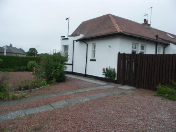 side garden/driveway