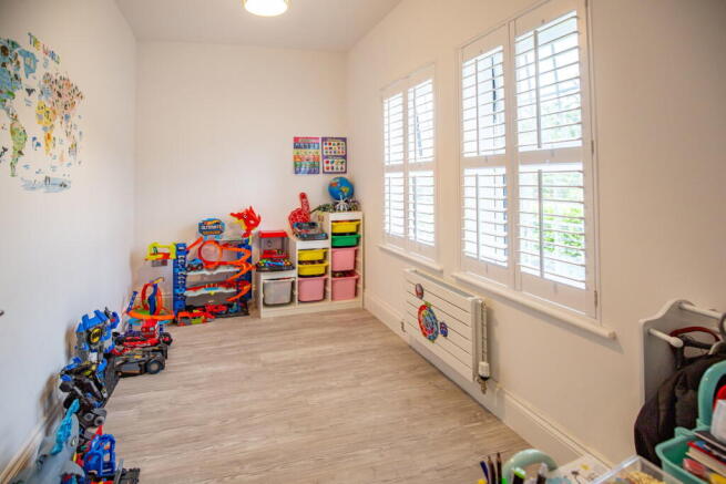 5 bed Detached for sale Image 12