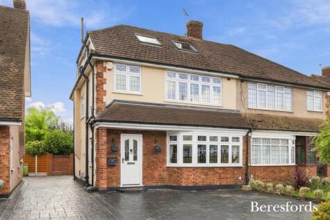 Avon Road, Upminster, RM14