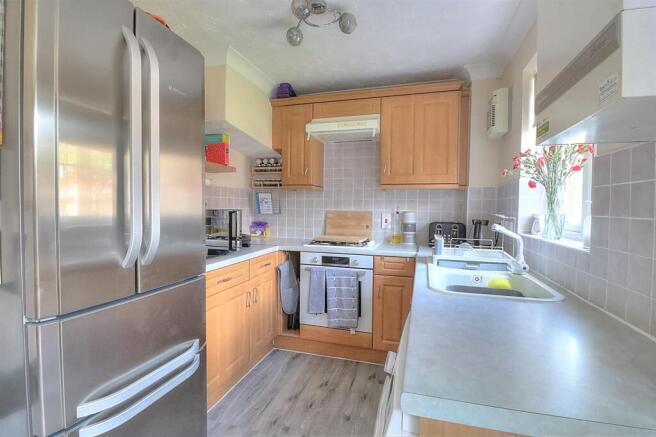 Celandine Close 5 Kitch.jpg