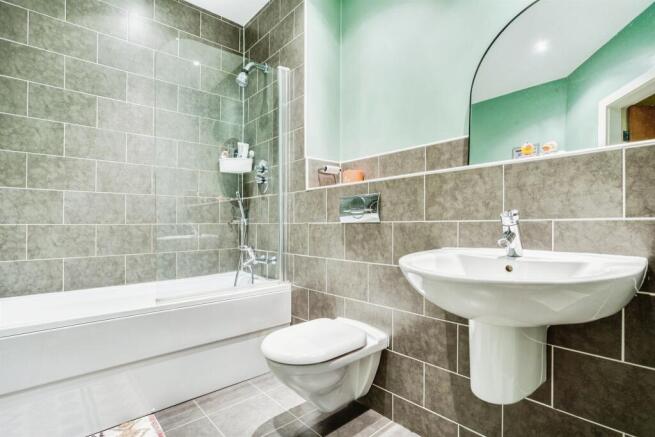 2 bed Flat for sale Image 6