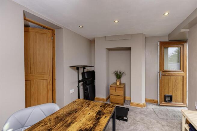 4 bed Semi-Detached for sale Image 12