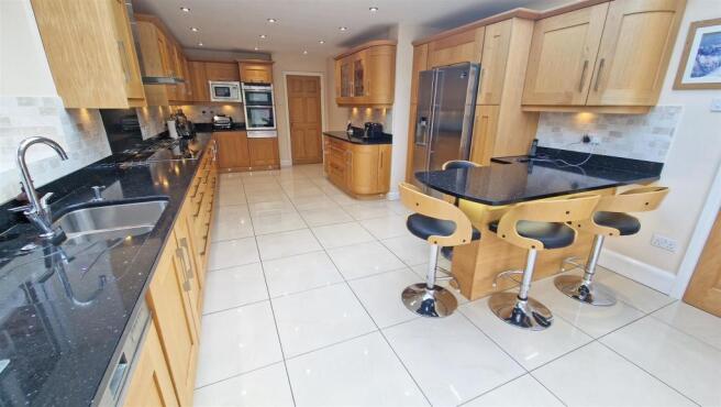 SUPERB RE-FITTED KITCHEN