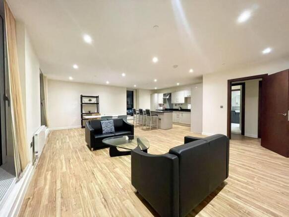 3 bed Apartment to rent Image 7