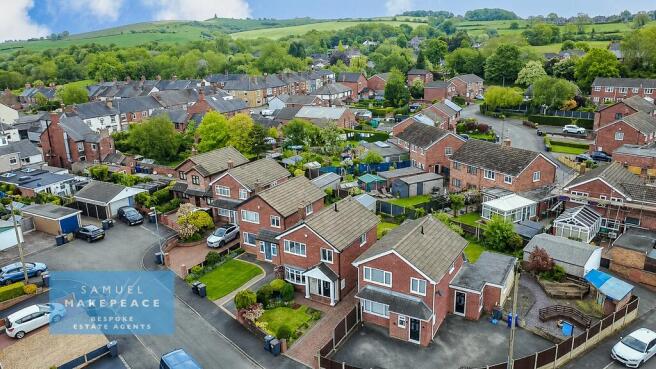 Three Bedroom Detached Property with Large Drivew