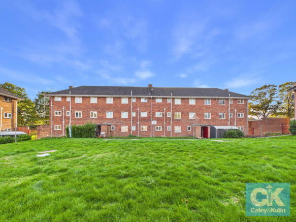 3-bed flat on Lyndhurst Court, Birmingham New Road, Wolverhampton, WV4 6LP, £130,000