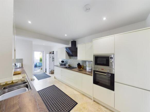 Kitchen 1.jpg